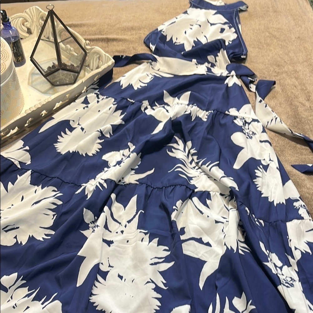 NWOT SHEIN Blue & White Floral Halter Dress, Size Small